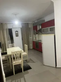 Apartment me qera ne Tiranë, Komuna e Parisit