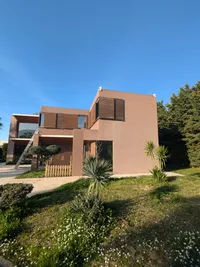 Vila ne shitje ne Tragjas, Tragjas
