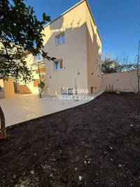 21 Dhjetori, Rruga Naim Frasheri, 150 Larg Pallatit Garden Building Vila me qera ne Tirane, 21 Dhjetori, Rruga Naim Frasheri, 150 Larg Pallatit Garden Building