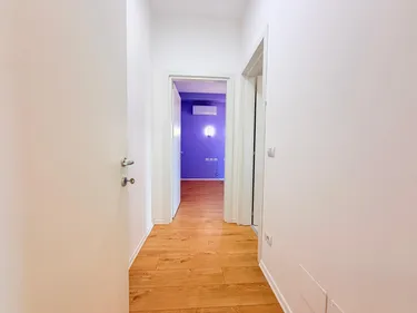 Fotografie commercial k pronájmu Rruga e Kavajes, Tiranë