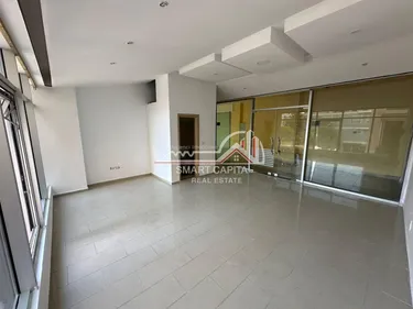 Foto e Ambient biznesi në shitje Bulevardi Ismail Qemali, Vlorë