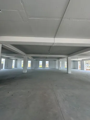 Foto e Magazin me qera Prush, Tiranë