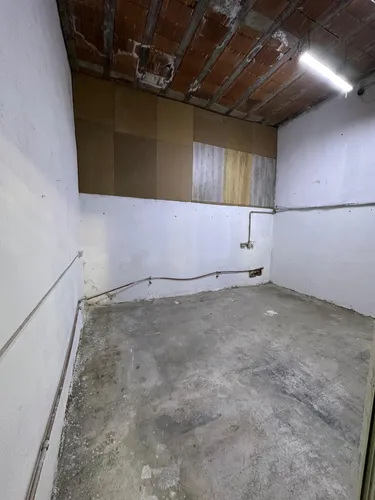 Foto e Magazin me qera Siri Kodra, Tiranë