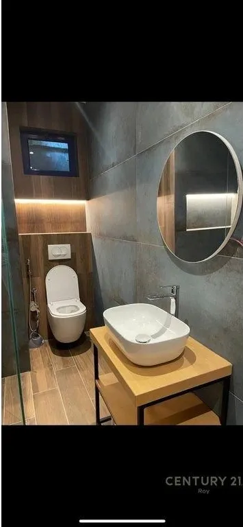 Foto e studio në shitje Golem, Durrës