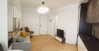 Foto e studio në shitje Komuna e Parisit, Tiranë