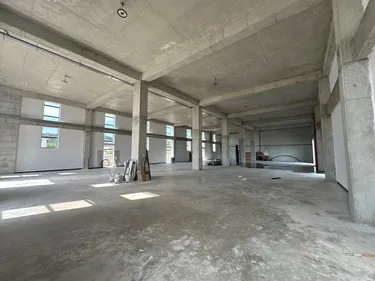 Foto e Magazin me qera Kashar, Tiranë