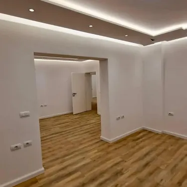 Foto av office till uthyrning Kafe Flora, Sheshi Skënderbej, Tiranë
