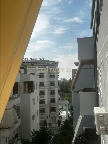 Foto av Lägenhet till uthyrning Prane Hotel Radisson, Liqeni Thate, Tiranë