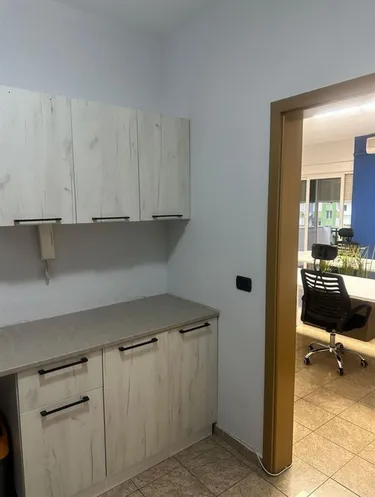 Foto e Zyrë me qera Bllok, Tiranë