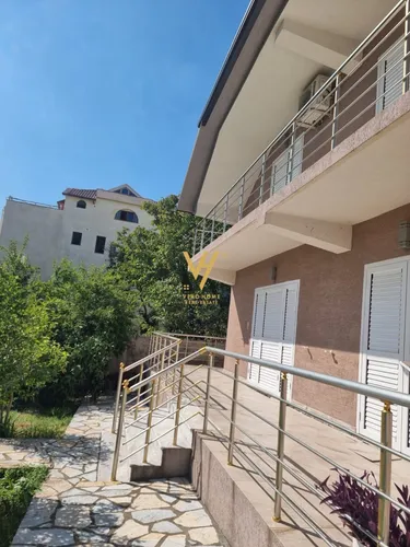 Foto di vila in affitto Ali Demi, Tiranë