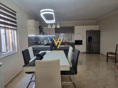 Foto di vila in affitto Ali Demi, Tiranë