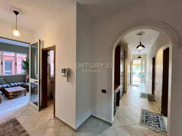 Foto di Appartamento in vendita Bllok, Tiranë