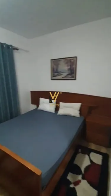 Fotografie Byt k pronájmu Komuna e Parisit, Tiranë