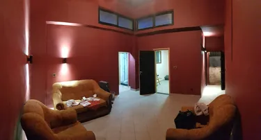 Foto e Magazin me qera Shkolla e Bashkuar, Tiranë