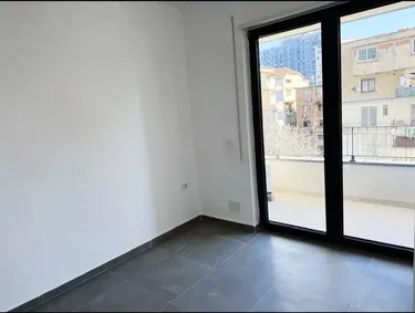 Foto di office in affitto Stacioni i Trenit, Tiranë