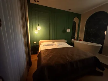 Foto e studio në shitje Ali Demi, Tiranë