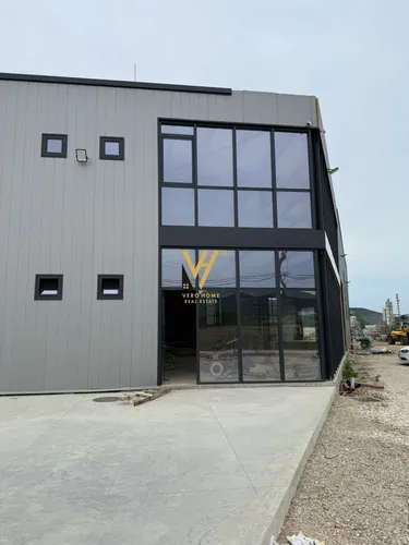 Foto e Magazin me qera Vaqarr, Tiranë