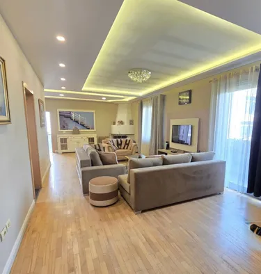 Foto e Vilë me qera Stacioni i Trenit, Tiranë