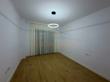 Foto di Appartamento in vendita Unaza e Madhe, Tiranë