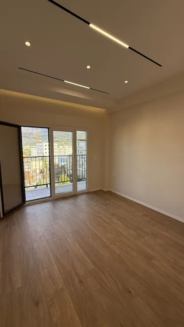 Fotografie Byt na prodej Ali Demi, Tiranë