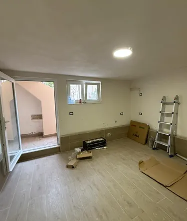 Foto e Vilë me qera Rruga e Kavajës, Tiranë