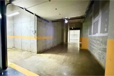 Foto e Magazin me qera Rruga e Kavajës, Tiranë