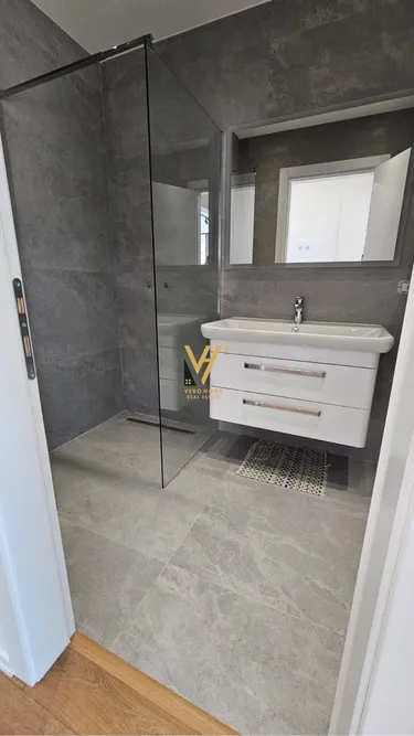 Foto e Zyrë me qera Lakeview Residence, Tiranë