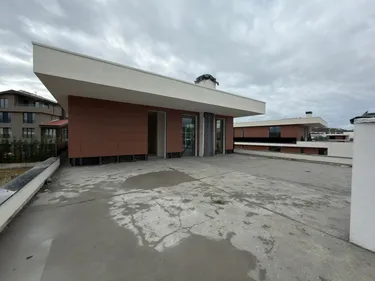 Foto di penthouse in vendita Rruga Haxhi Dushku, Tiranë