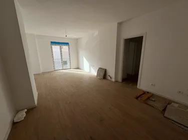 Foto di Appartamento in vendita Stacioni i Trenit, Bulevardi i Ri, Tiranë