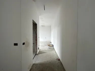 Фото Квартира на продажу Square 21, Tiranë