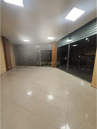 Foto e Dyqan me qera Rruga e Barrikadave, Tiranë