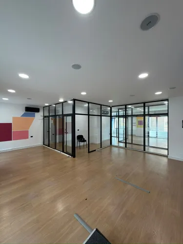 Фото office в аренду Kompleksi Delijorgji, Tiranë