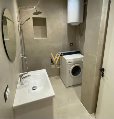 Foto e Zyrë me qera Rruga Komuna e Parisit, Tiranë