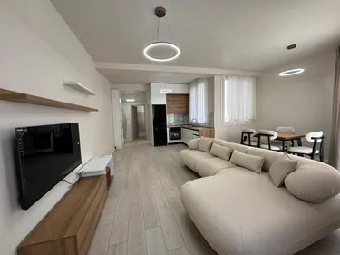 Fotografie Byt k pronájmu Ish Parku i Autobusave, Tiranë