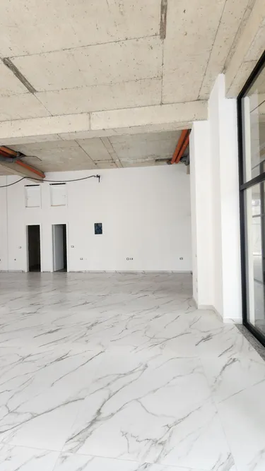 Foto di commercial in affitto Parku, Tiranë