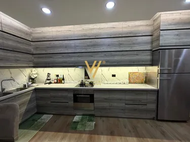 Foto di penthouse in vendita Rruga Komuna e Parisit, Tiranë