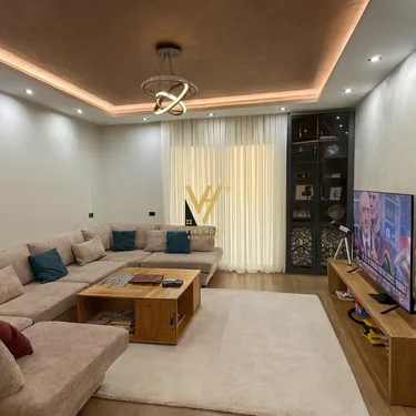 Foto di penthouse in vendita Rruga Komuna e Parisit, Tiranë
