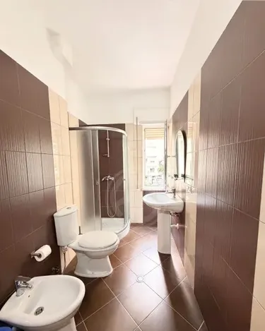 Foto av Lägenhet till uthyrning Shkëmbi i Kavajës, Durrës