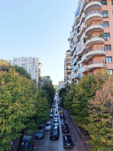 Foto di commercial in vendita Bllok, Tiranë