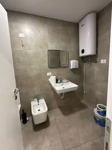 Zdjęcie office do wynajęcia Liqeni Artificial, Rruga Kosovarëve, Tiranë
