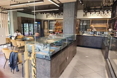 Zdjęcie commercial na sprzedaż Kompleksi Kontakt, Rruga Ndre Mjeda, Tiranë