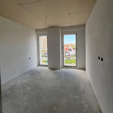 Foto di Appartamento in vendita Kinostudio, Tiranë