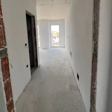 Foto di Appartamento in vendita Kinostudio, Tiranë