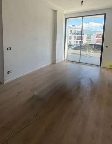 Фото Квартира на продажу Qendra Tregtare Teg, Tiranë