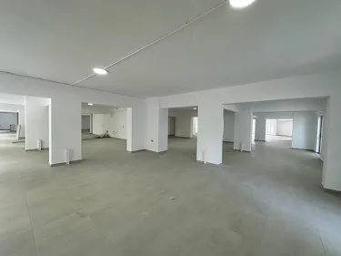 Foto av commercial till salu Rruga Dritan Hoxha, Tiranë