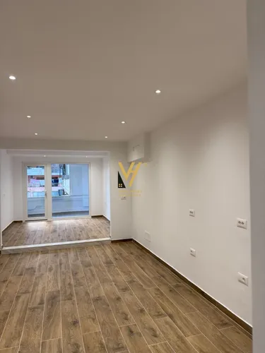 Foto av commercial till salu Stacioni i Trenit, Tiranë
