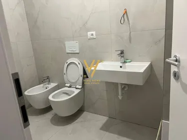 Foto di Appartamento in vendita Fresk, Tiranë