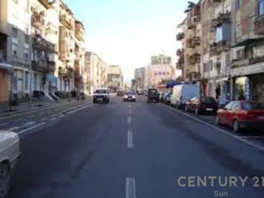 Foto von commercial zum verkauf Rruga e Barrikadave, Tiranë