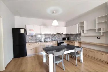 Foto av Lägenhet till salu Komuna e Parisit, Rruga Bill Klinton, Tiranë