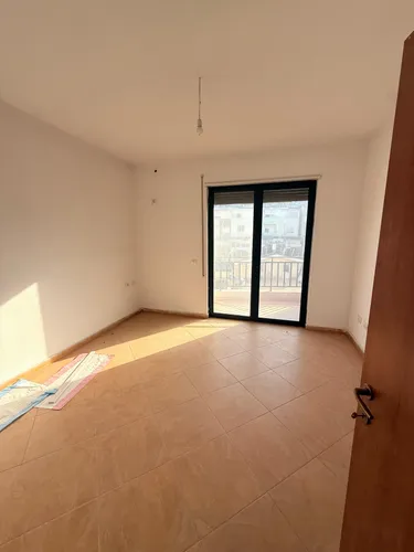 Фото Квартира на продажу Komuna e Parisit, Mbikalimi i Komunës së Parisit, Tiranë